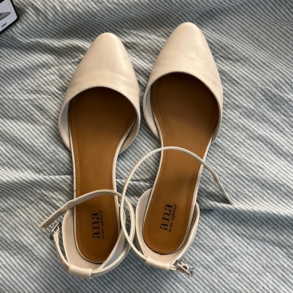 Ana Darell Cream flats with strap